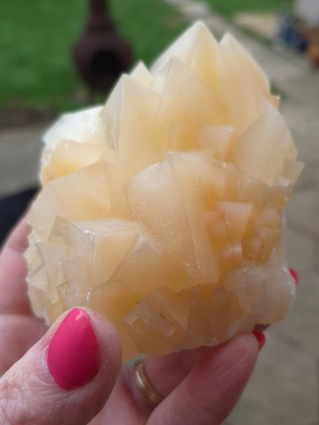 Yellow aragonite