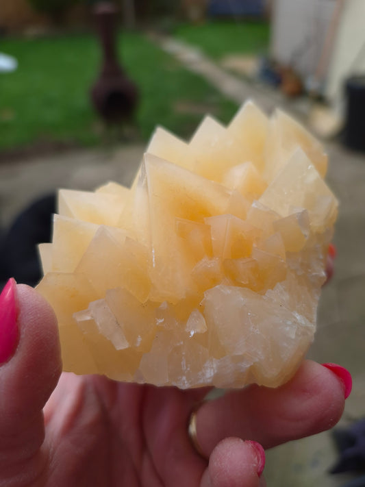 Yellow aragonite